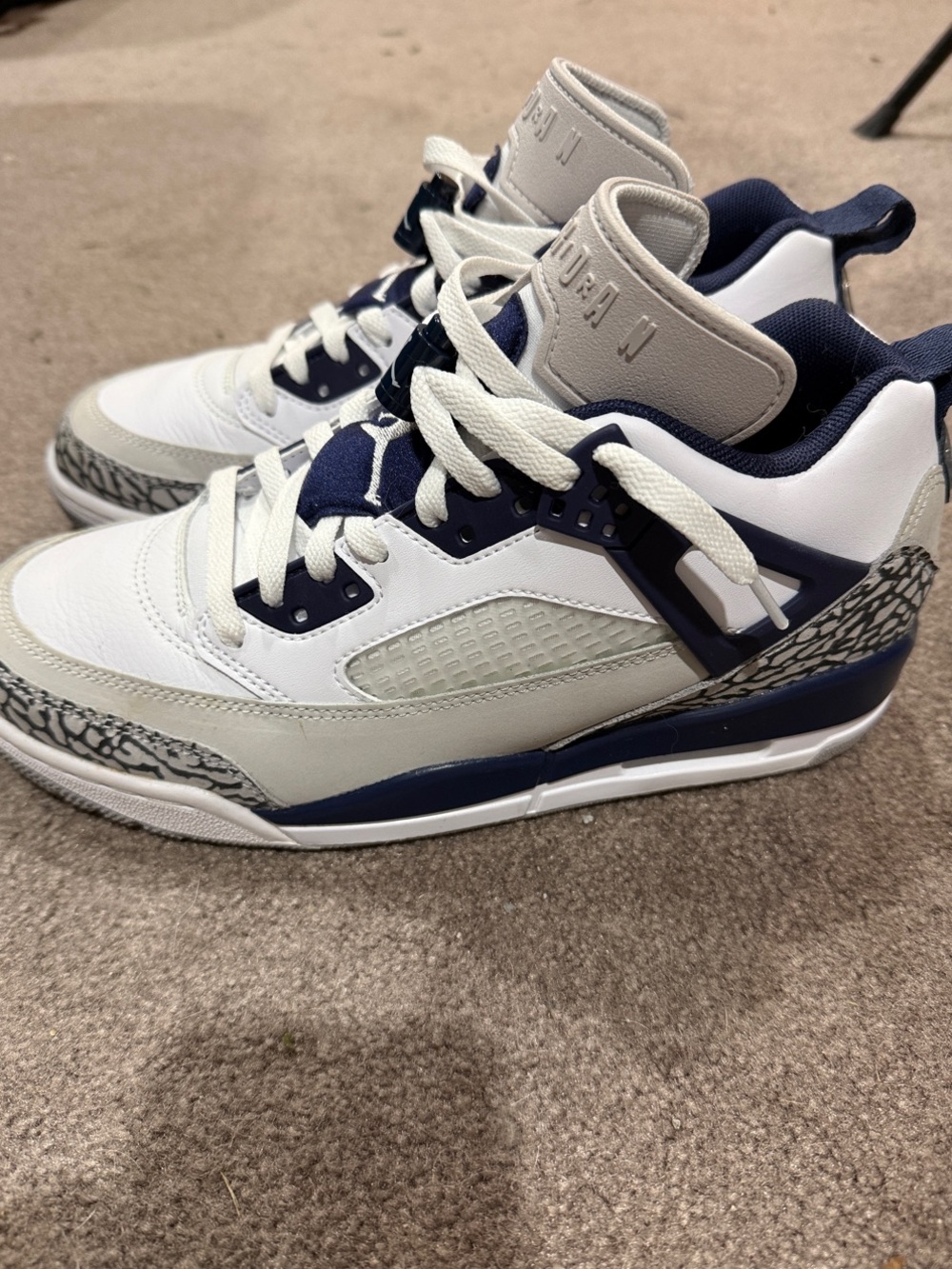 Jordan Men's White Navy & Gray Retro Basketball Sneakers